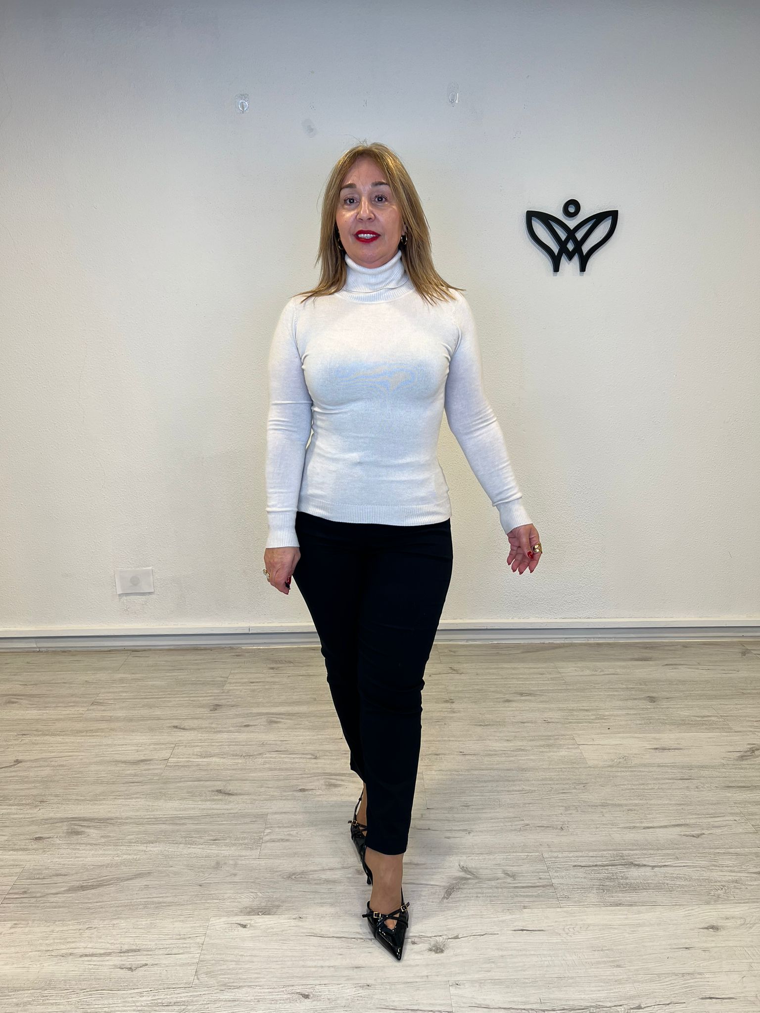 Jersey de punto básico de cuello subido beis