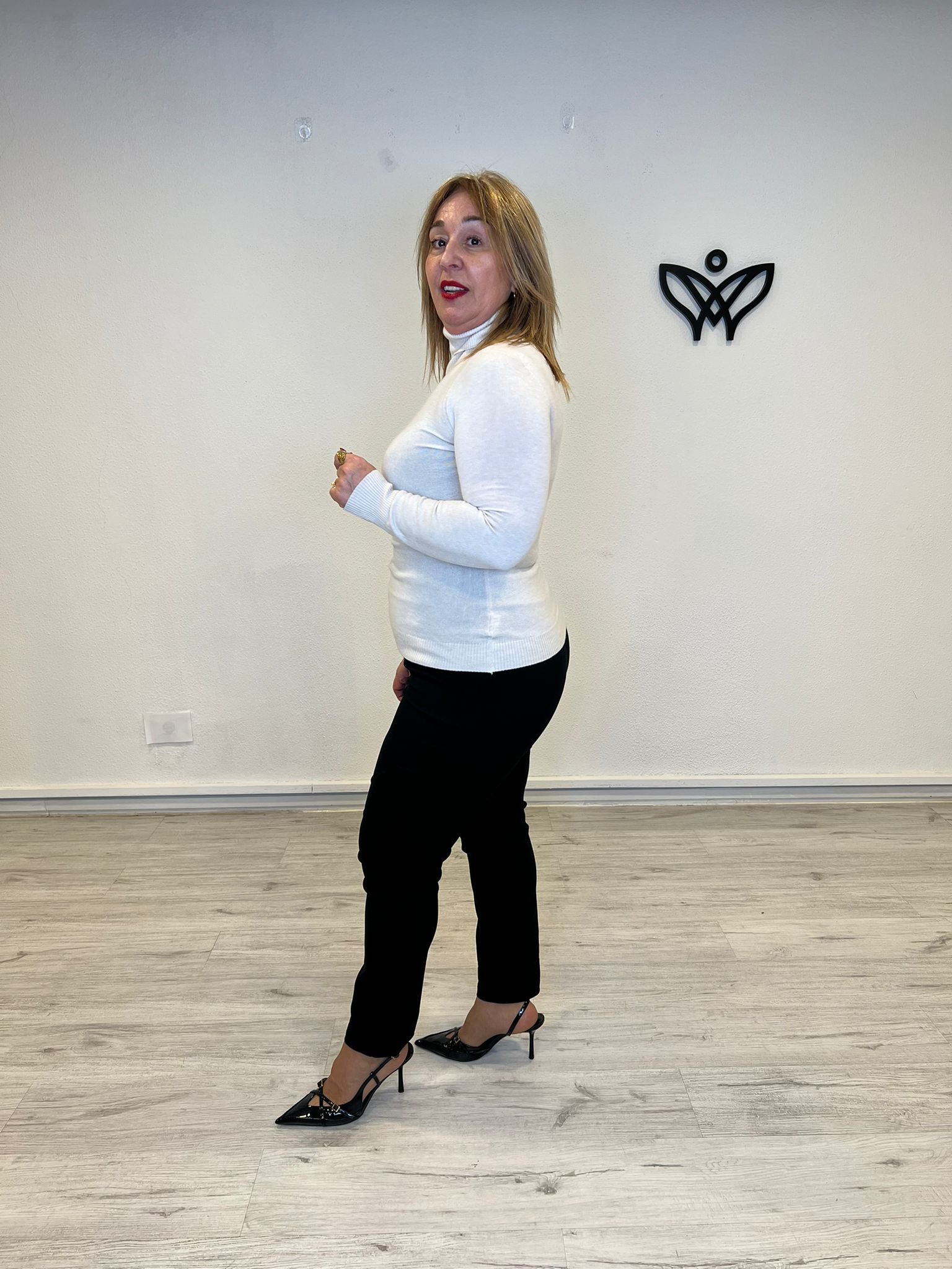 Jersey de punto básico de cuello subido beis