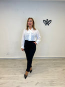 Pantalón elástico tiro alto con bolsillos en negro