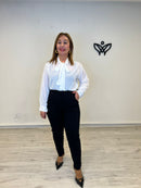 Pantalón elástico tiro alto con bolsillos en negro