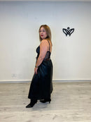 Falda de polipiel largo midi con bolsillos negra