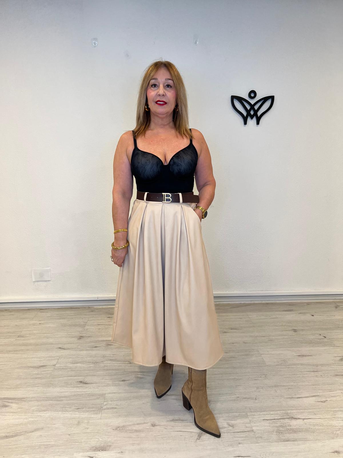 Falda de polipiel largo midi con bolsillos beis