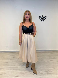 Falda de polipiel largo midi con bolsillos beis