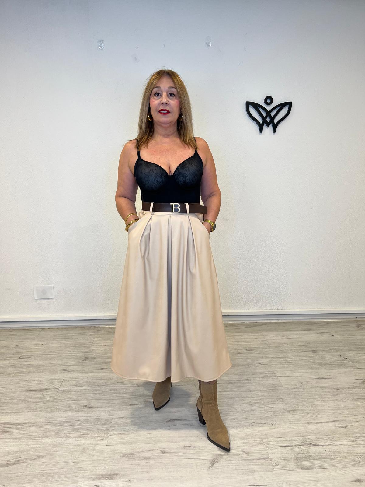 Falda de polipiel largo midi con bolsillos beis