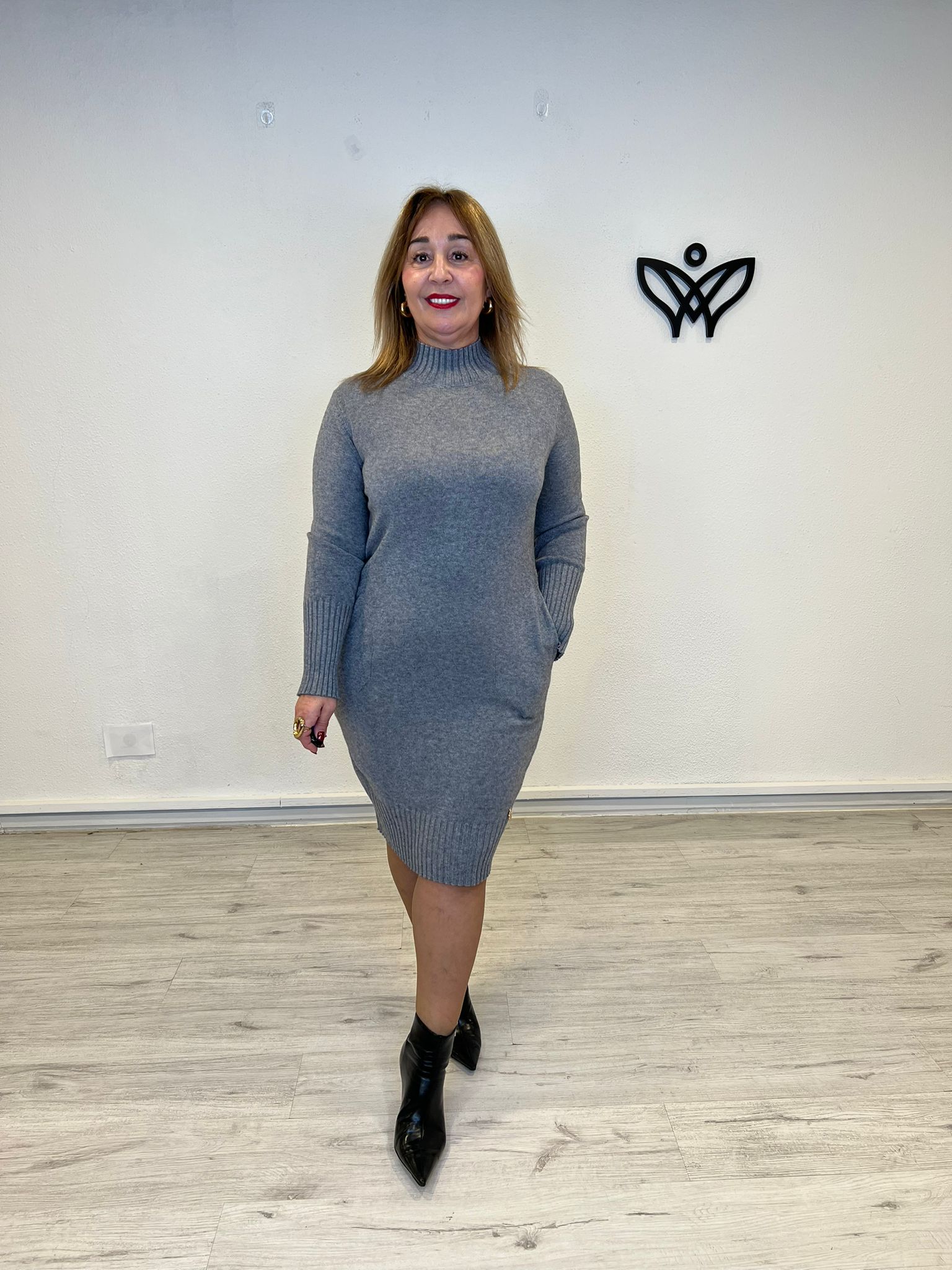 Vestido de punto cuello Perkins con bolsillos gris