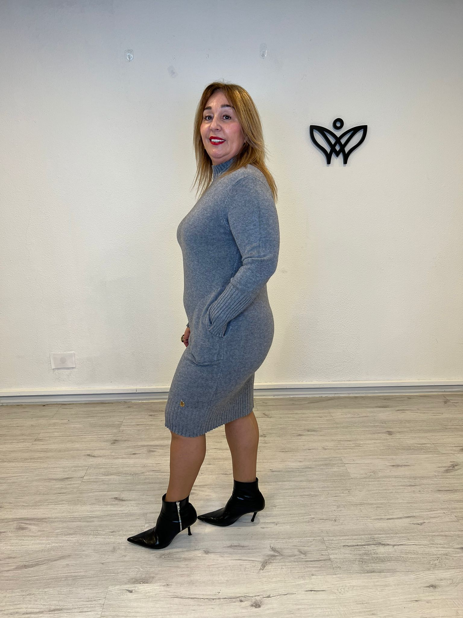 Vestido de punto cuello Perkins con bolsillos gris
