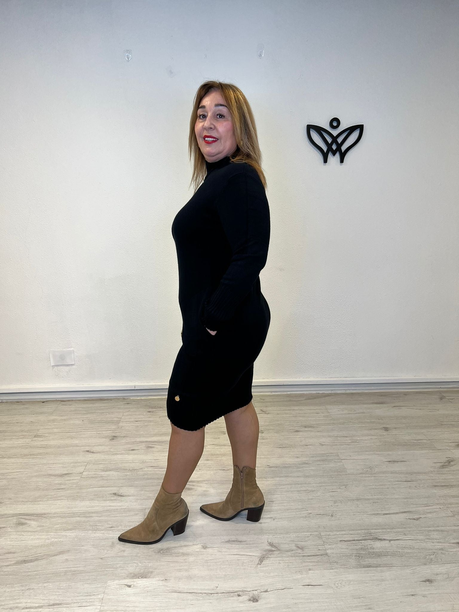 Vestido de punto cuello Perkins con bolsillos negro
