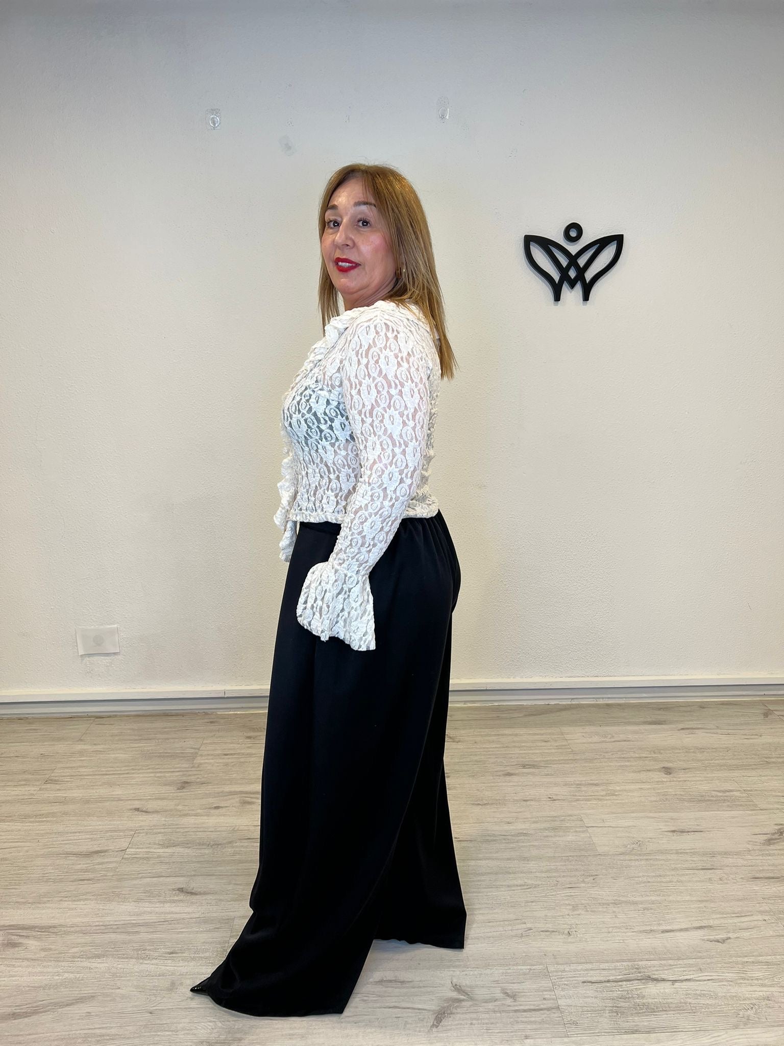 Camiseta escote en pico de encaje manga larga beis