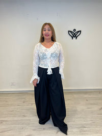 Camiseta escote en pico de encaje manga larga beis