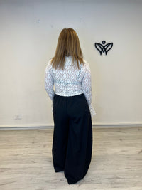 Camiseta escote en pico de encaje manga larga beis