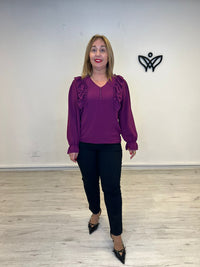 Camisa blusón escote en pico de gasa con volantes manga larga burdeos