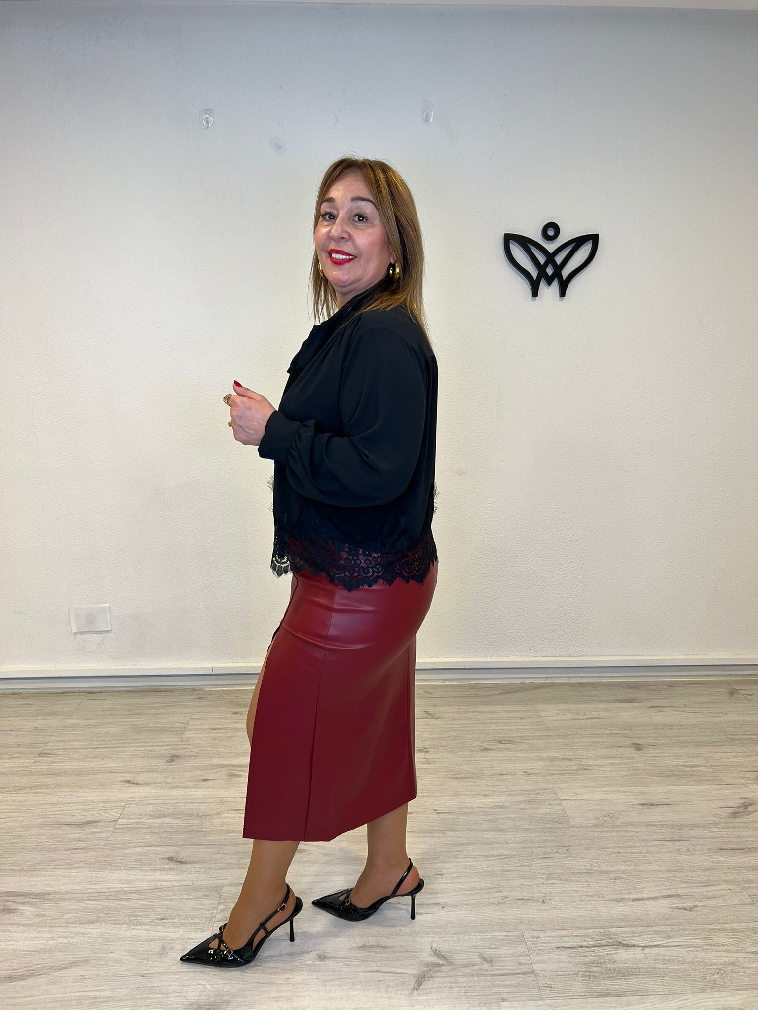 Camisa gasa con lazo y puntillas en el fondo negra