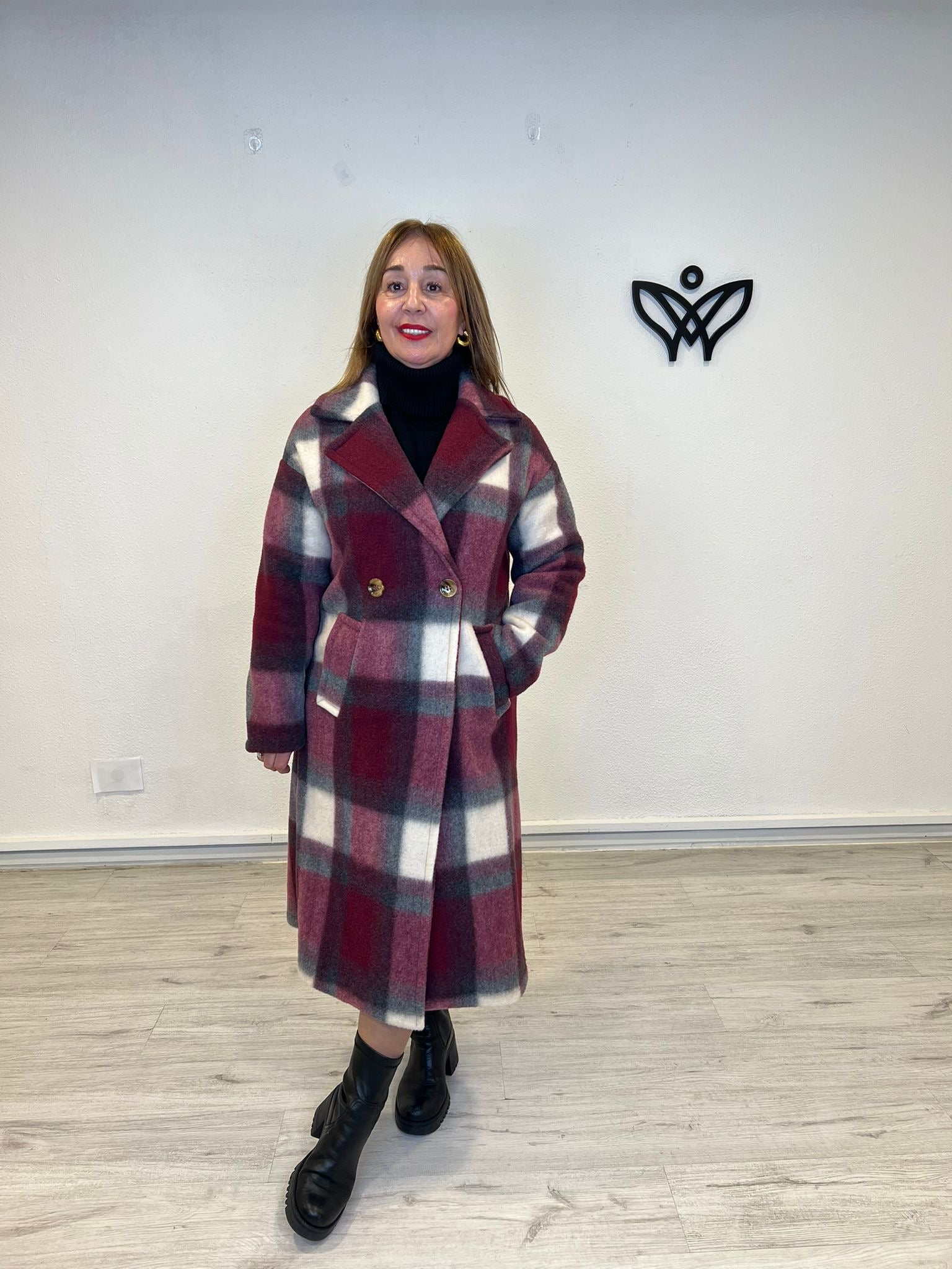 Abrigo lana de cuadros con solapas forado en  burdeos