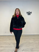 chaqueta de pelo estilo bomber con capucha negra