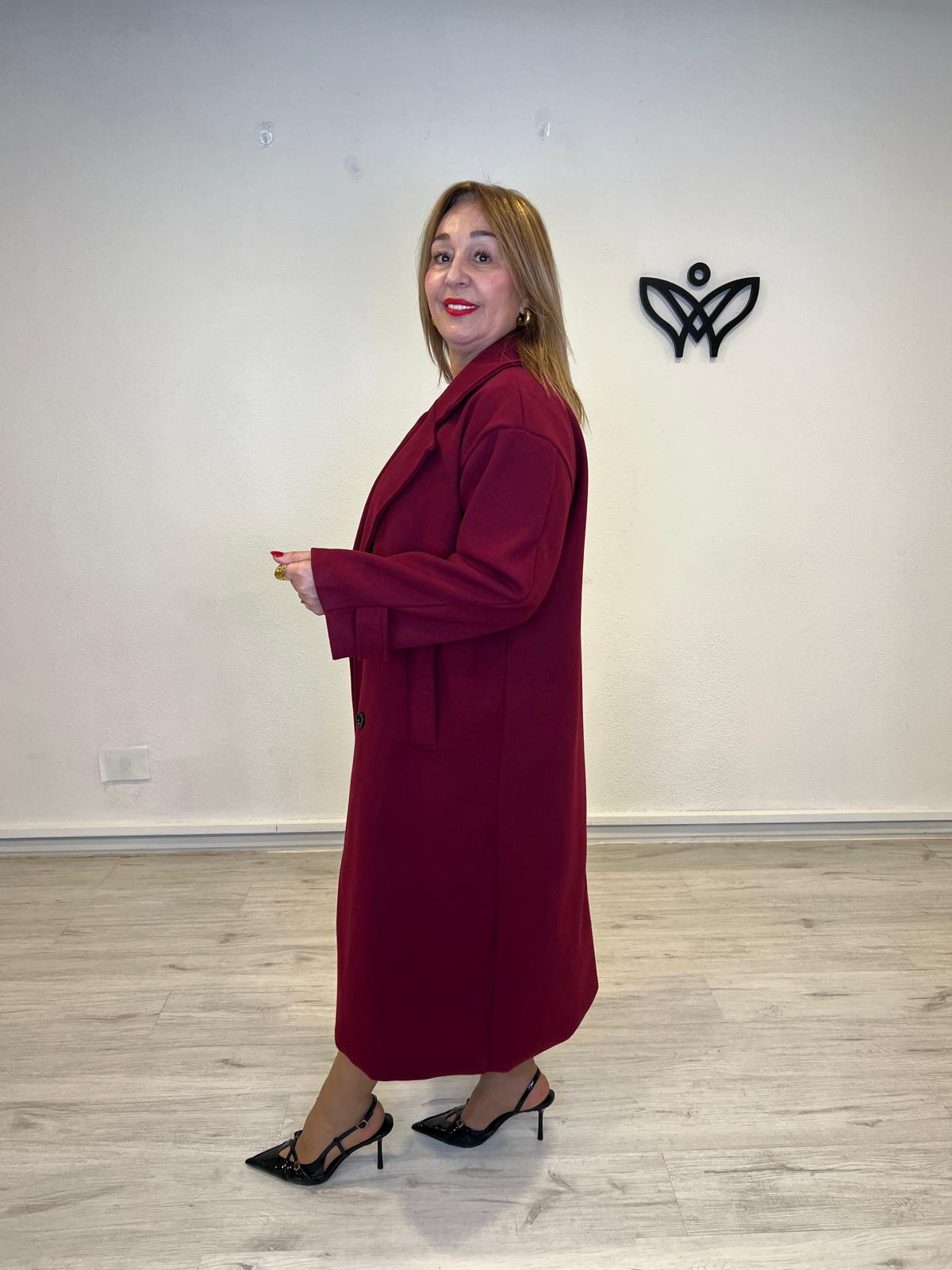 Abrigo clásico largo de paño con solapas fondo de armario burdeos