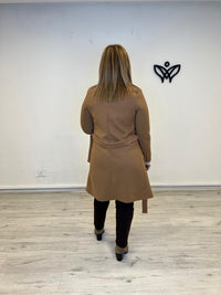 Abrigo paño con solapas clásico con cinturón forrado en camel