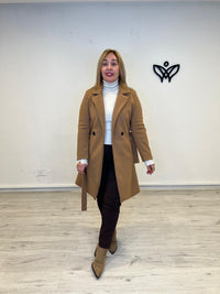 Abrigo paño con solapas clásico con cinturón forrado en camel