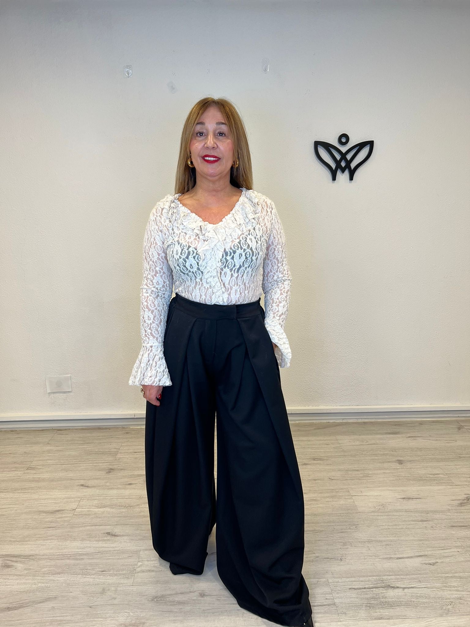 Pantalón largo de pinzas con bolsillos recto negro