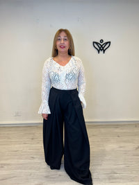 Pantalón largo de pinzas con bolsillos recto negro