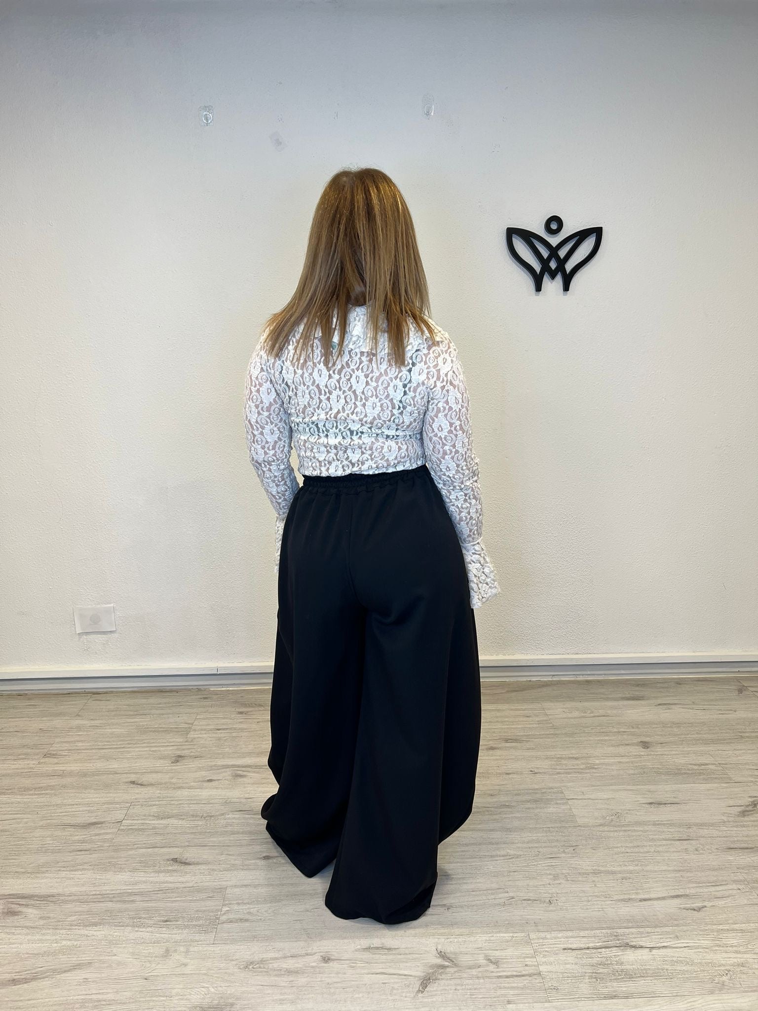 Pantalón largo de pinzas con bolsillos recto negro