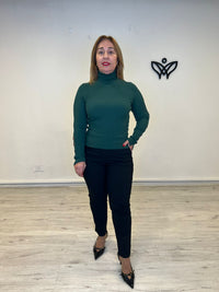 Jersey de punto de canalé cuello subido perlas en la manga verde