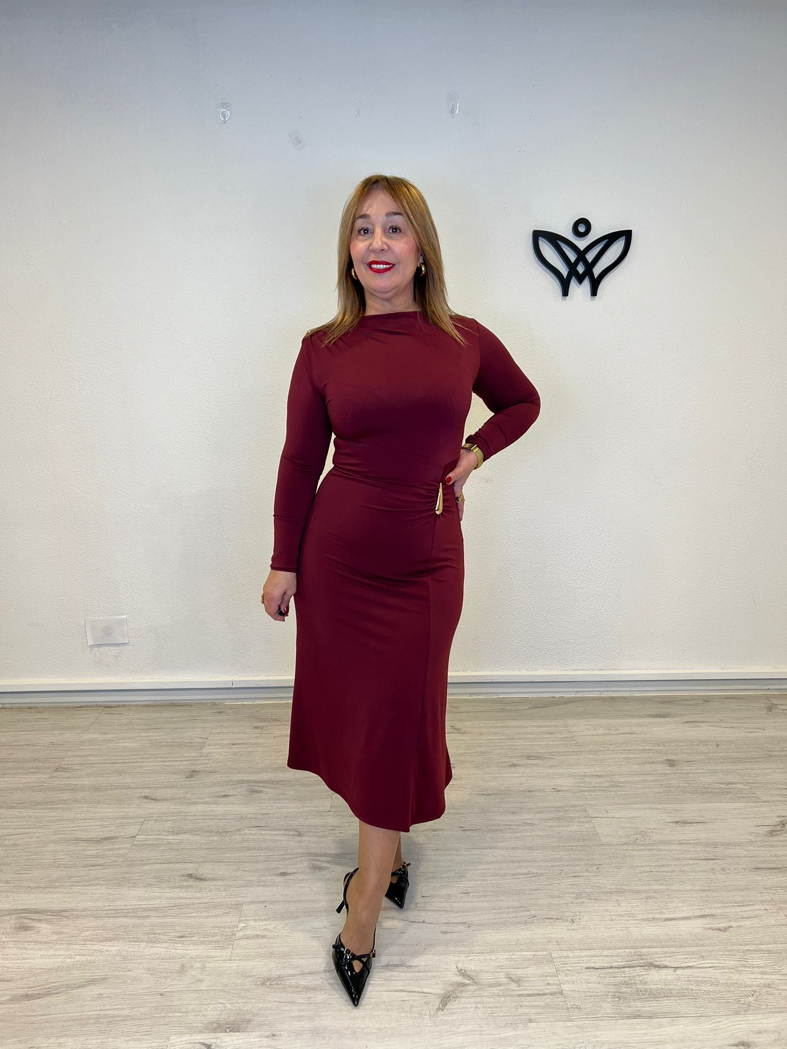 Vestido largo midi de licra de manga larga burdeos