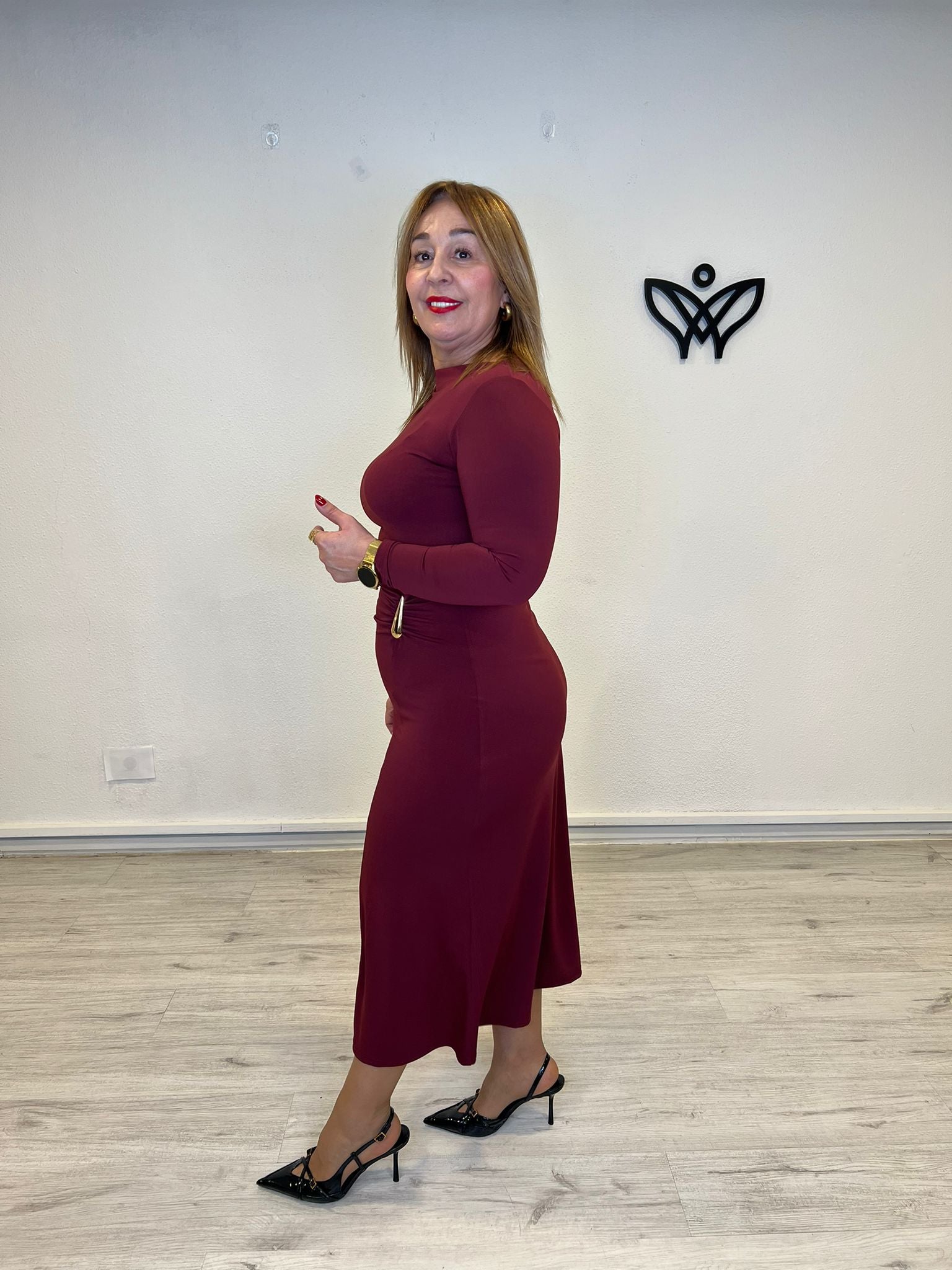 Vestido largo midi de licra de manga larga burdeos