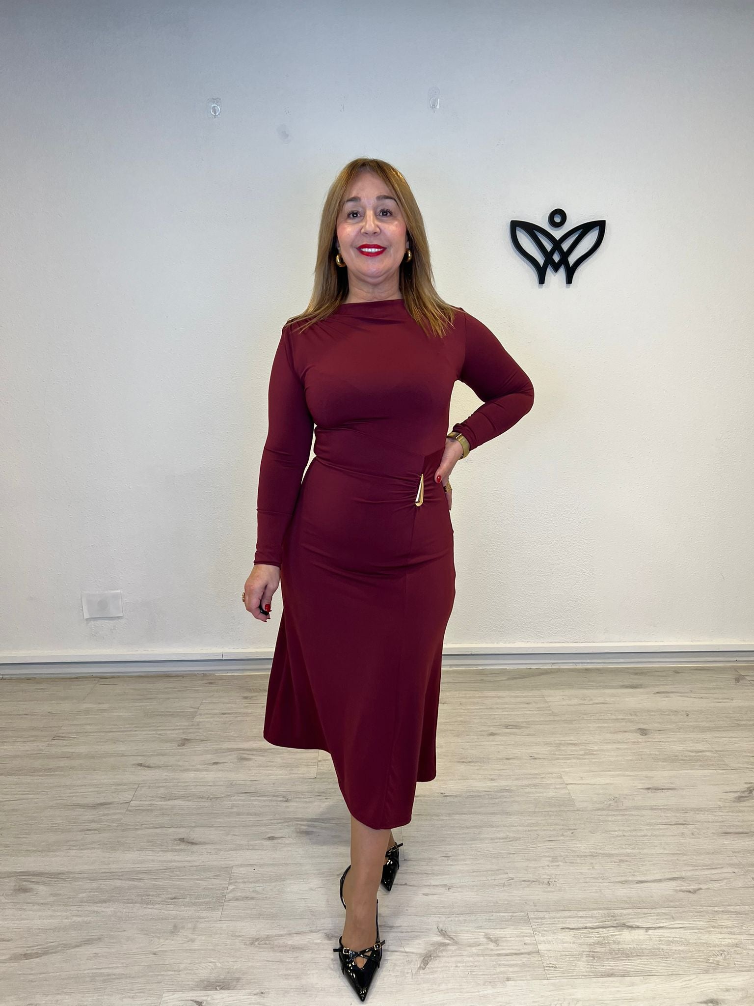 Vestido largo midi de licra de manga larga burdeos