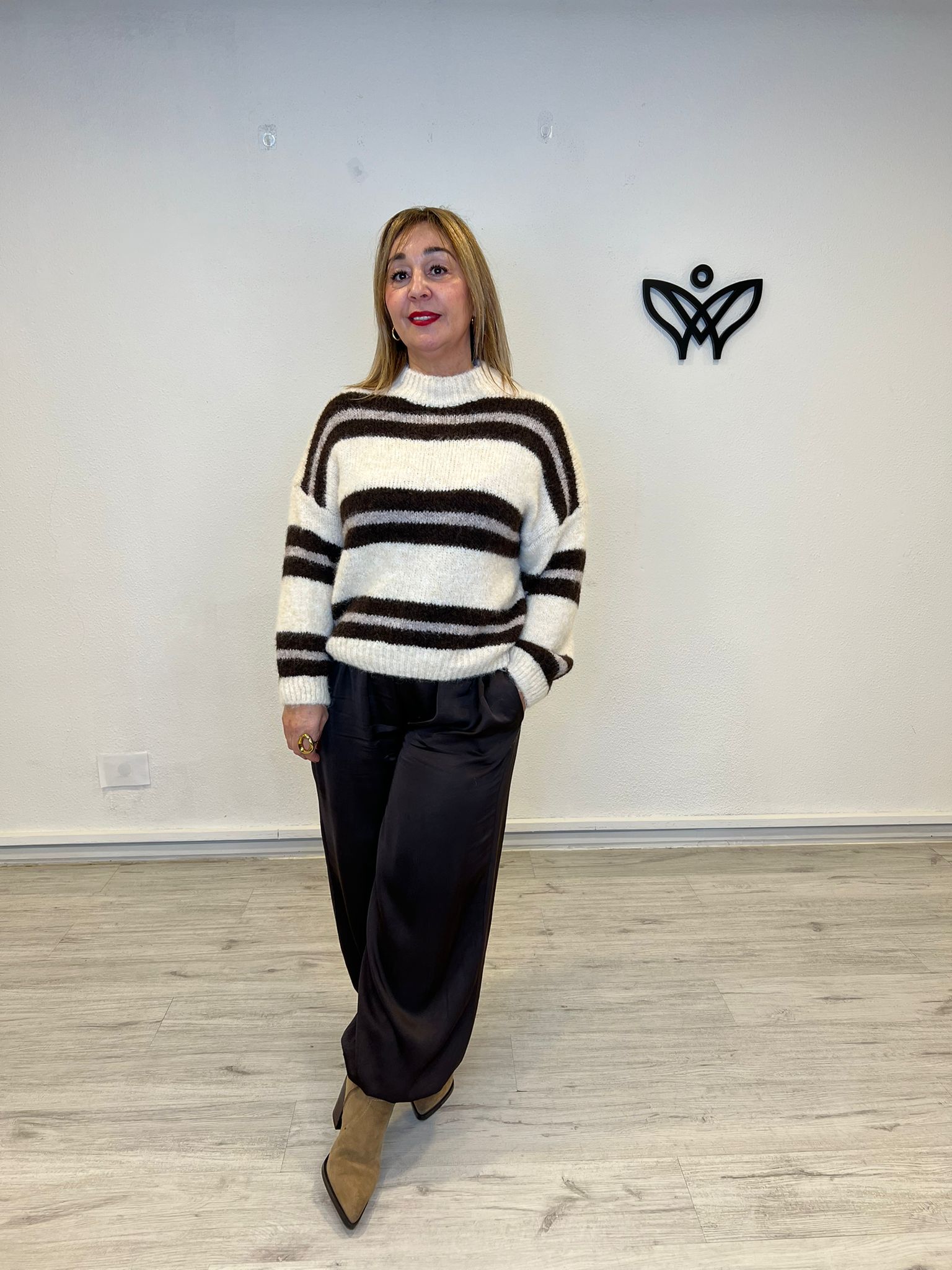 Jersey de punto cuello redondo corte recto de rayas marron y beis