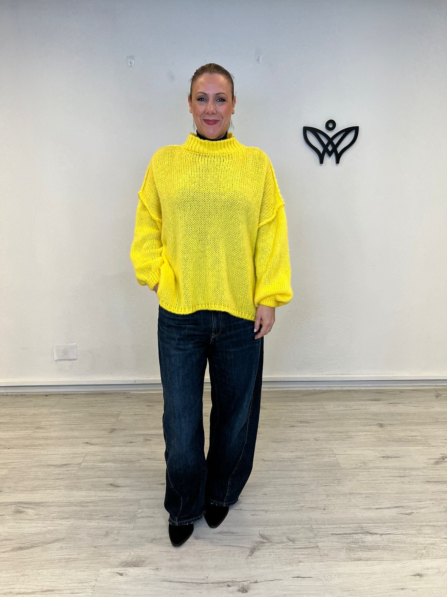 Jersey de punto gordo corte recto cuello perkins amarillo