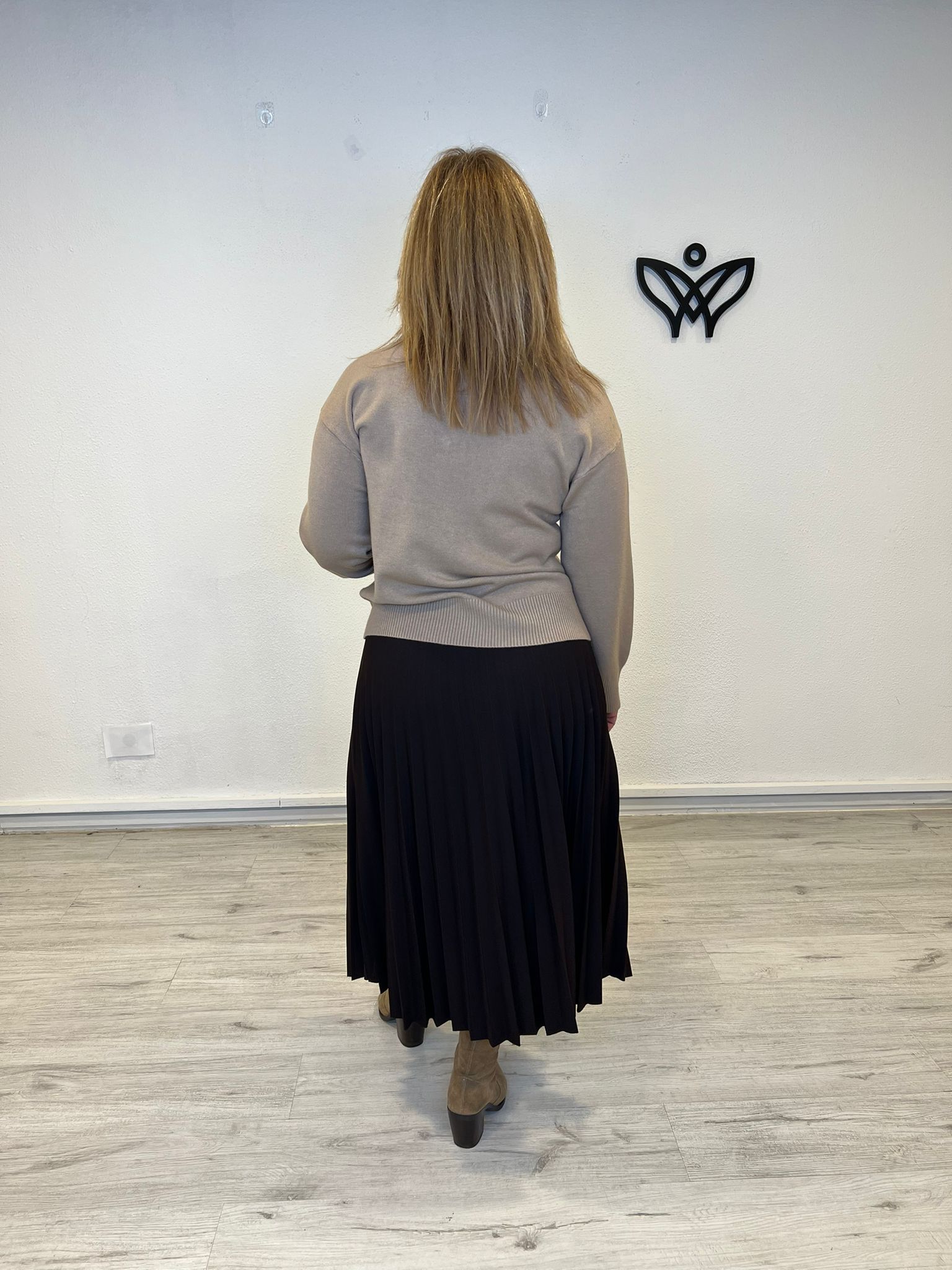 Jersey de punto cuello camisero botones brillo beis