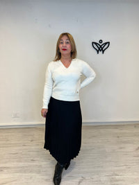 Jersey de punto escote pico con detalles de brillos en beis