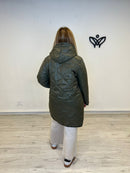 Plumífero ligero largo con capucha cierre cremallera verde militar