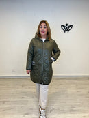 Plumífero ligero largo con capucha cierre cremallera verde militar