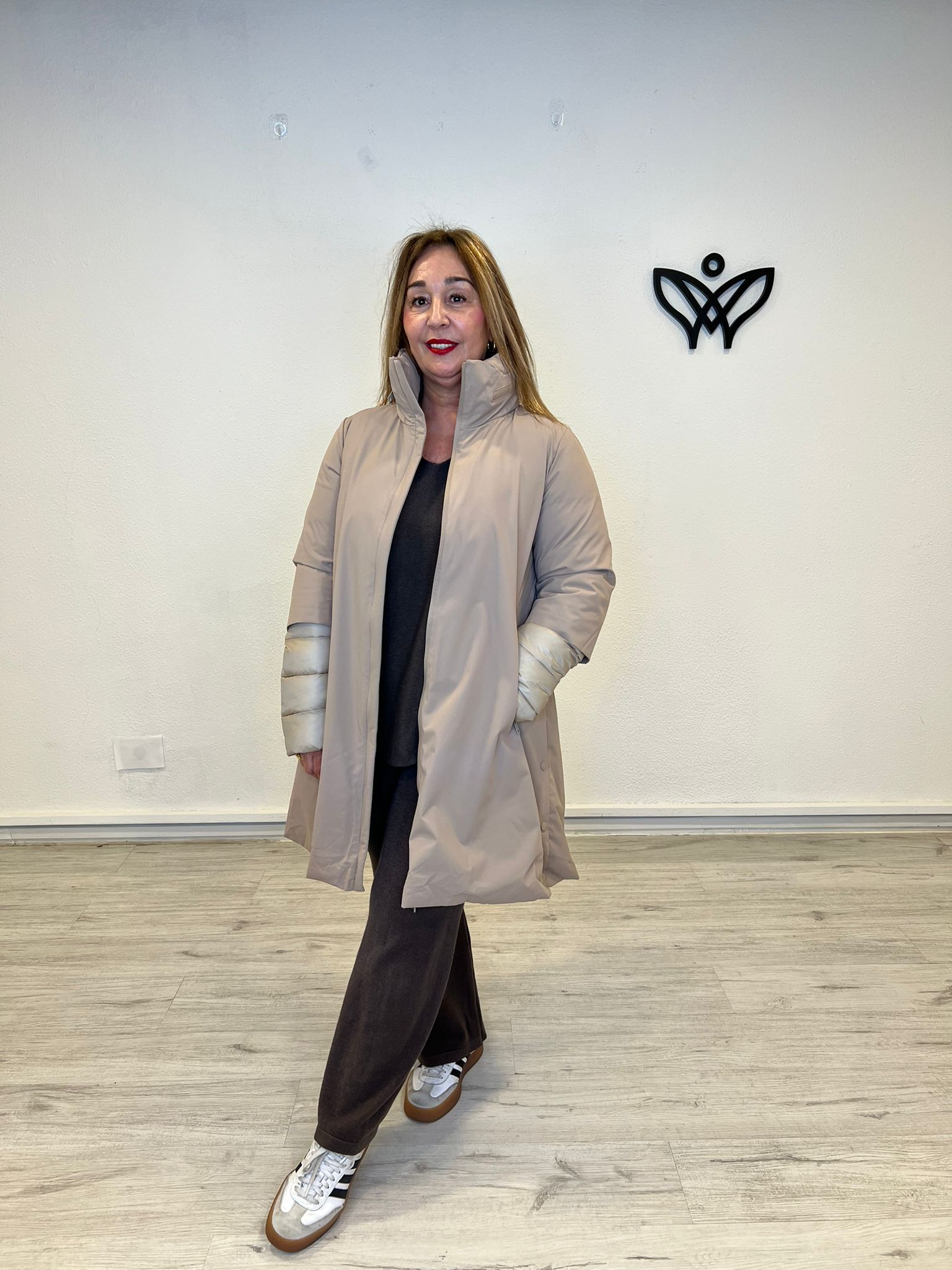 Trench gabardina impermeable acolchada larga beis