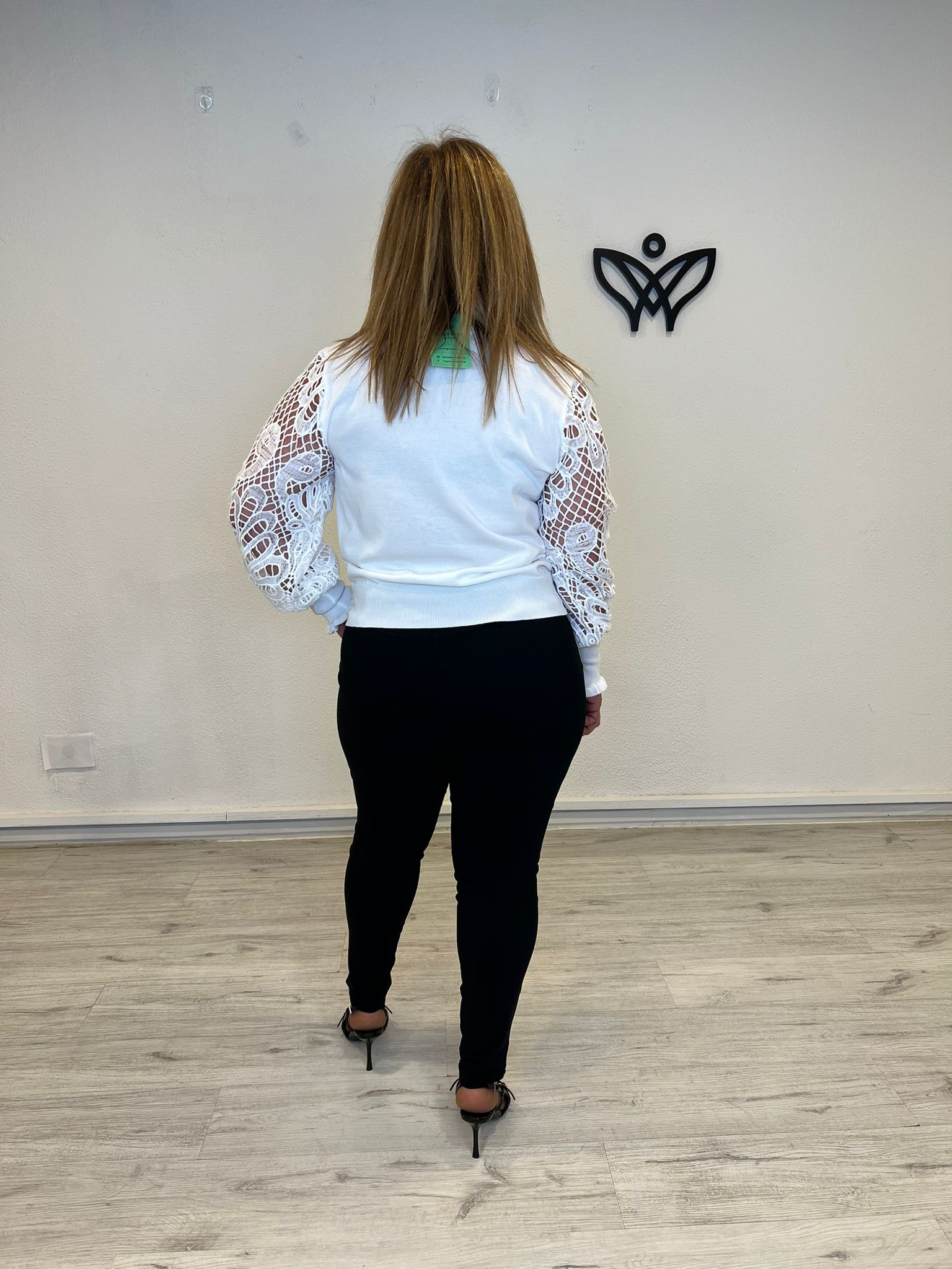 Pantalón negro elástico efecto legging que estiliza
