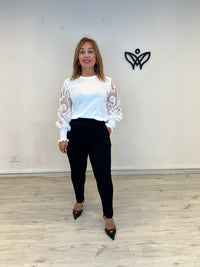 Pantalón negro elástico efecto legging que estiliza
