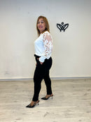 Pantalón negro elástico efecto legging que estiliza