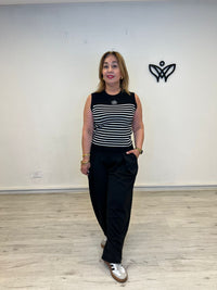 Top de punto negro con rayas blancas