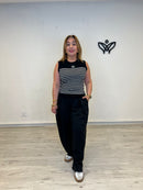 Top de punto negro con rayas blancas