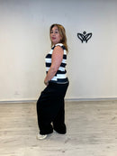 Camiseta de rayas negras con hombreras