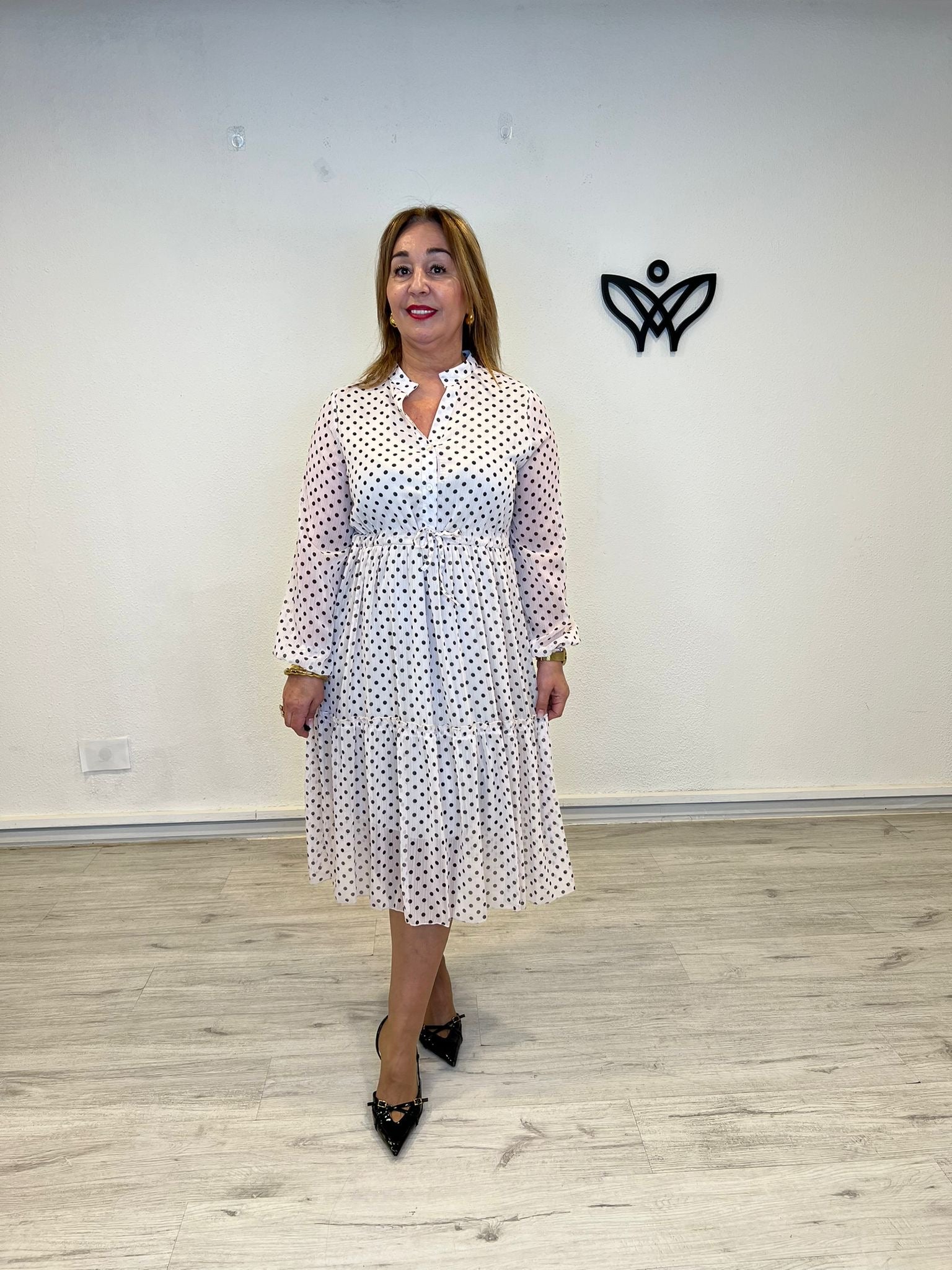 Vestido midi de lunares beige