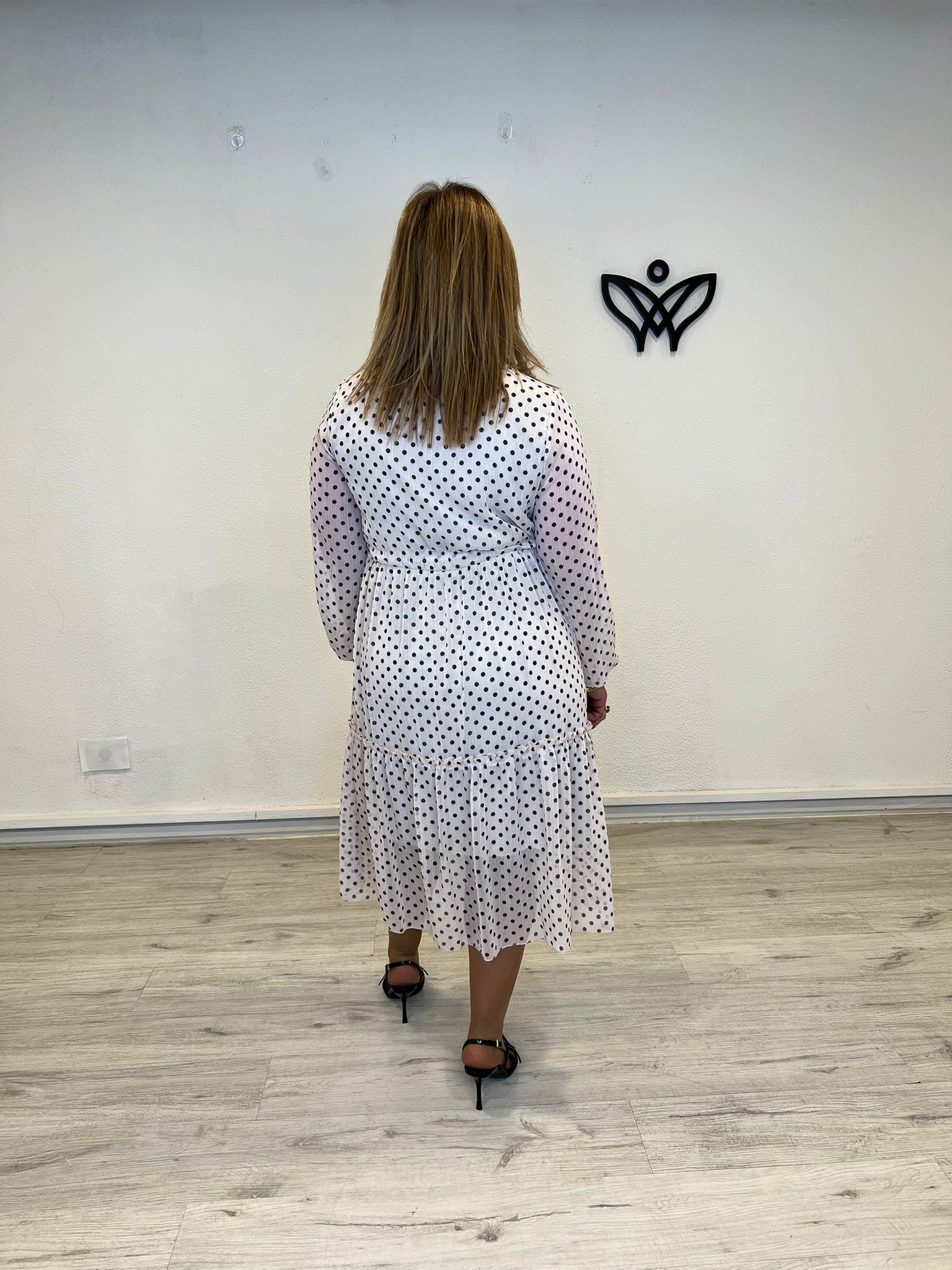 Vestido midi de lunares beige