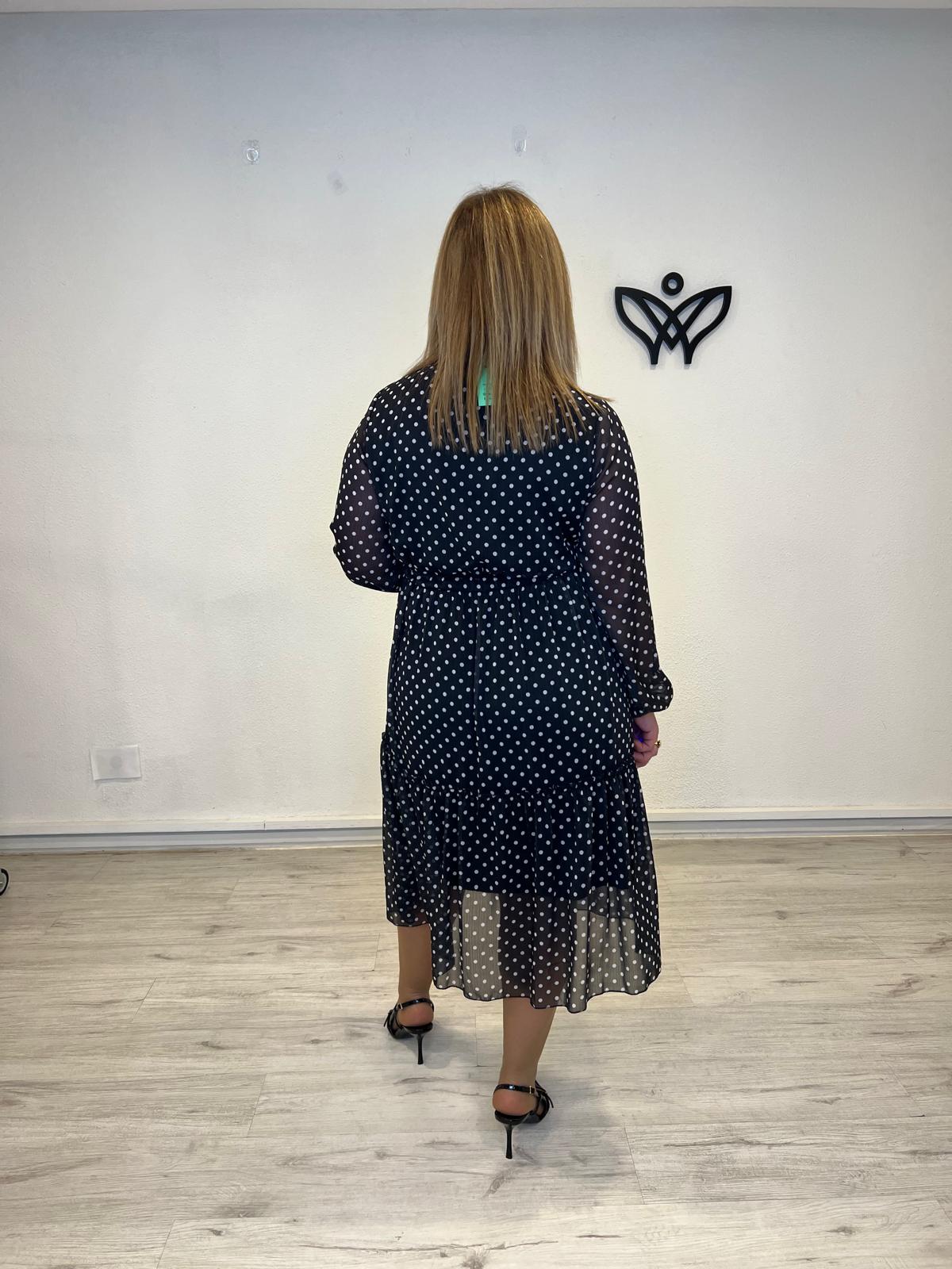 Vestido negro midi de lunares en gasa