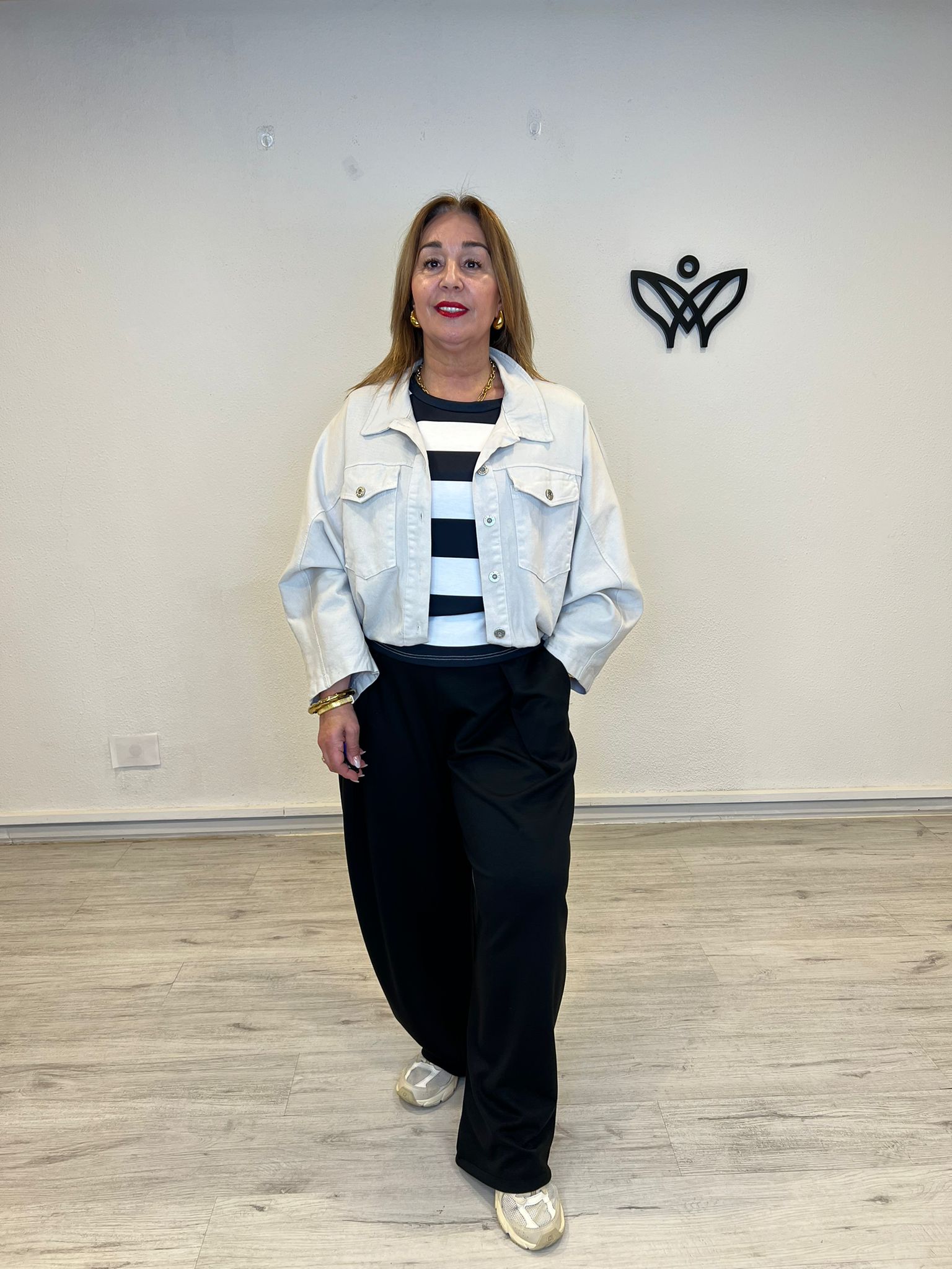 Cazadora vaquera beige estilo bomber