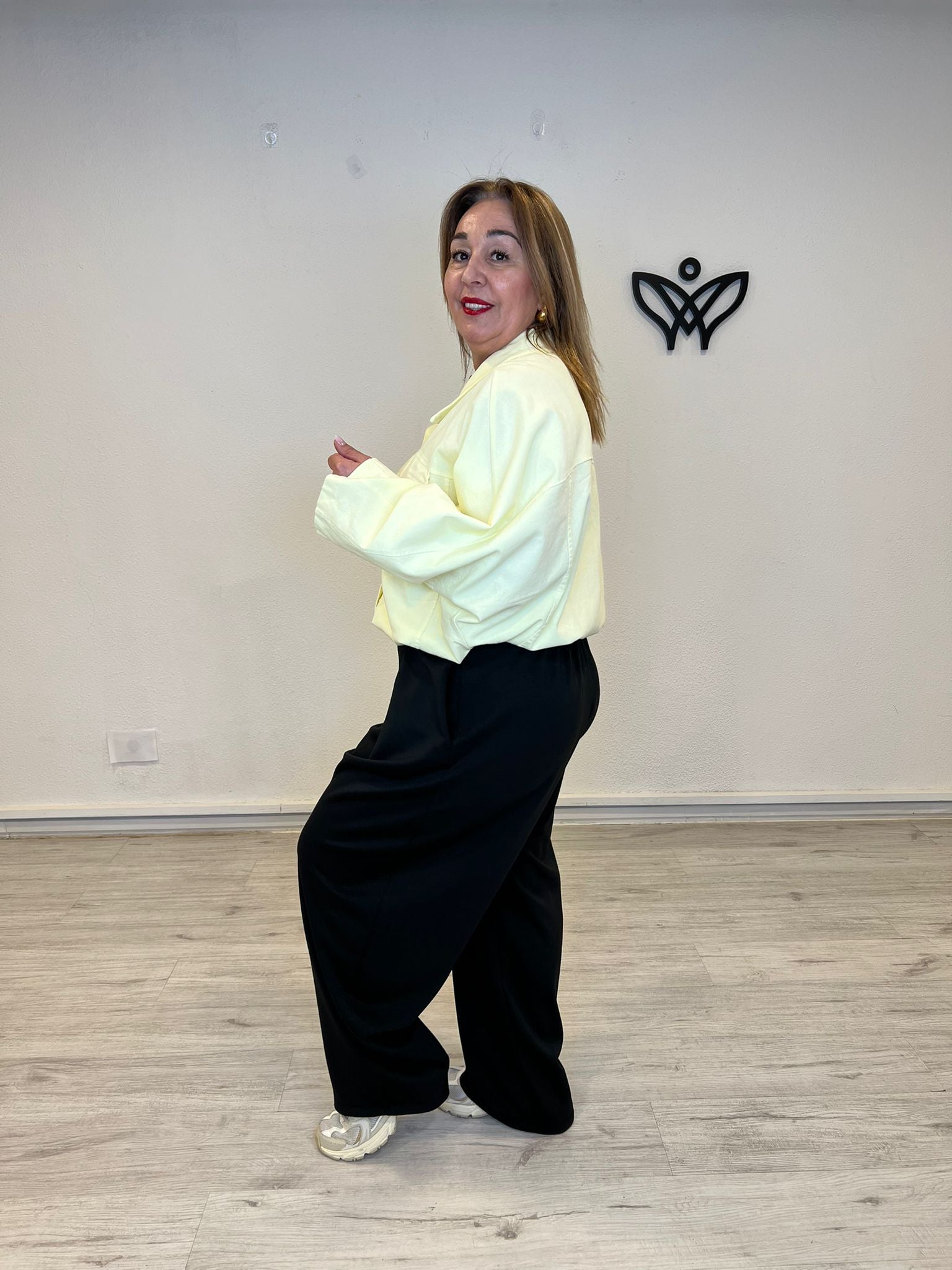 Cazadora vaquera amarilla estilo bomber