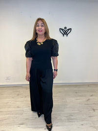 Jersey negro de canalé con manga de gasa