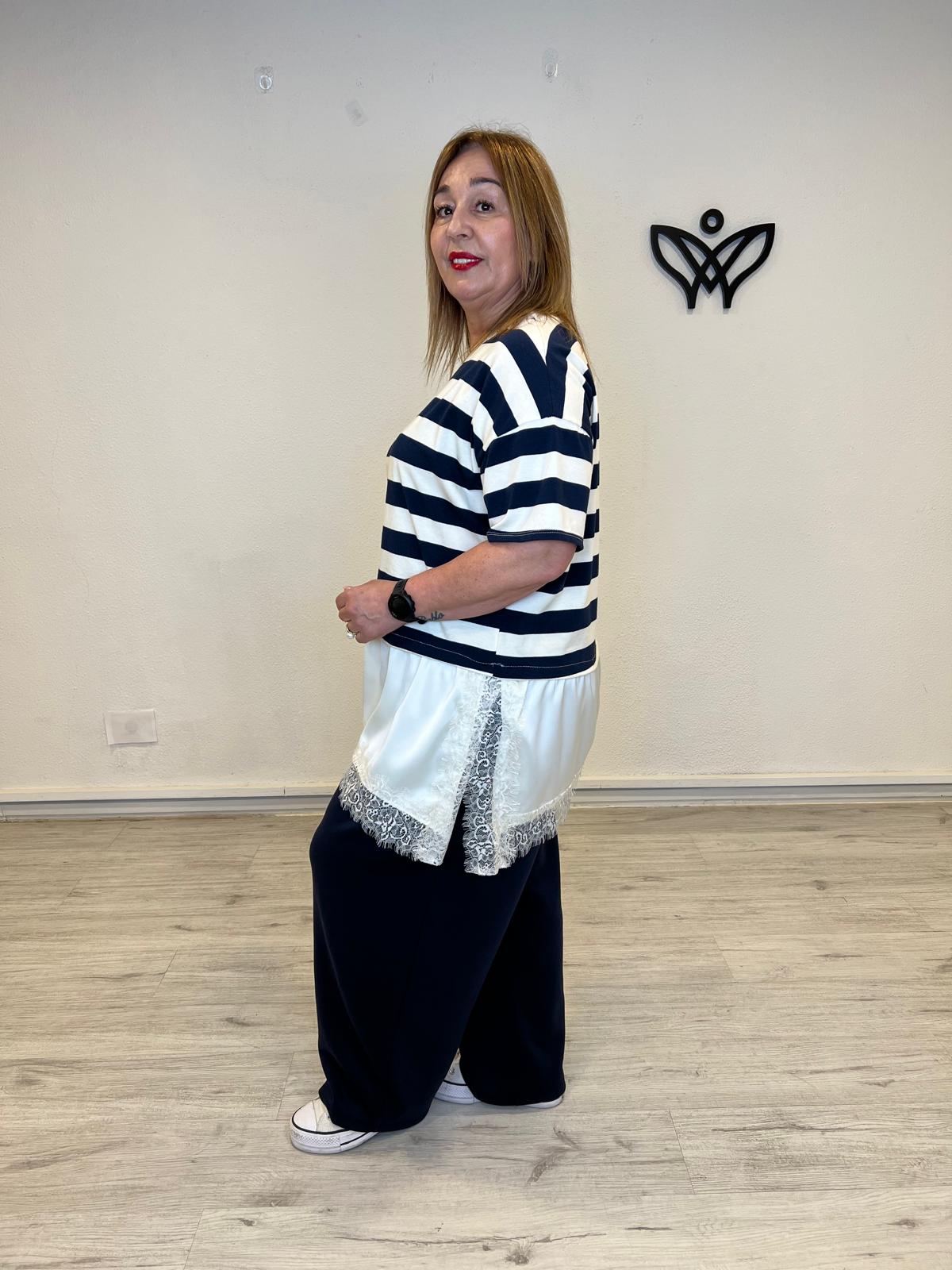 Camiseta marinera curvy con puntilla