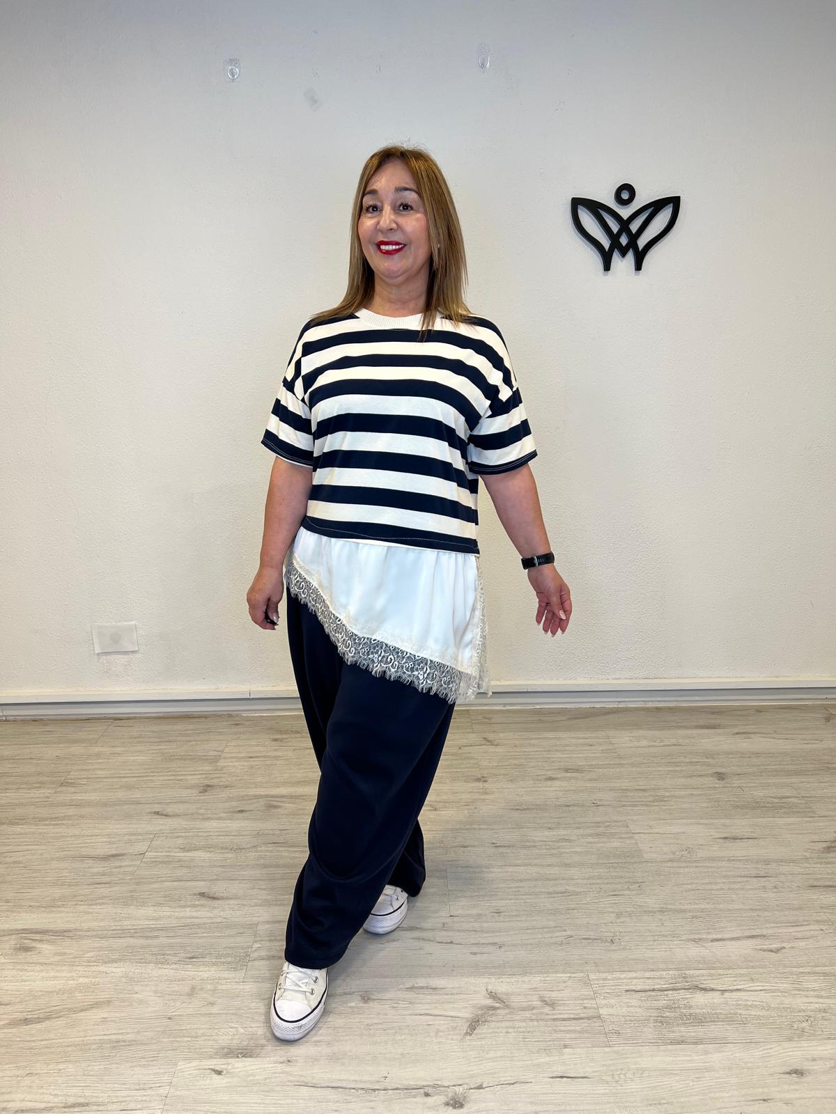 Camiseta marinera curvy con puntilla