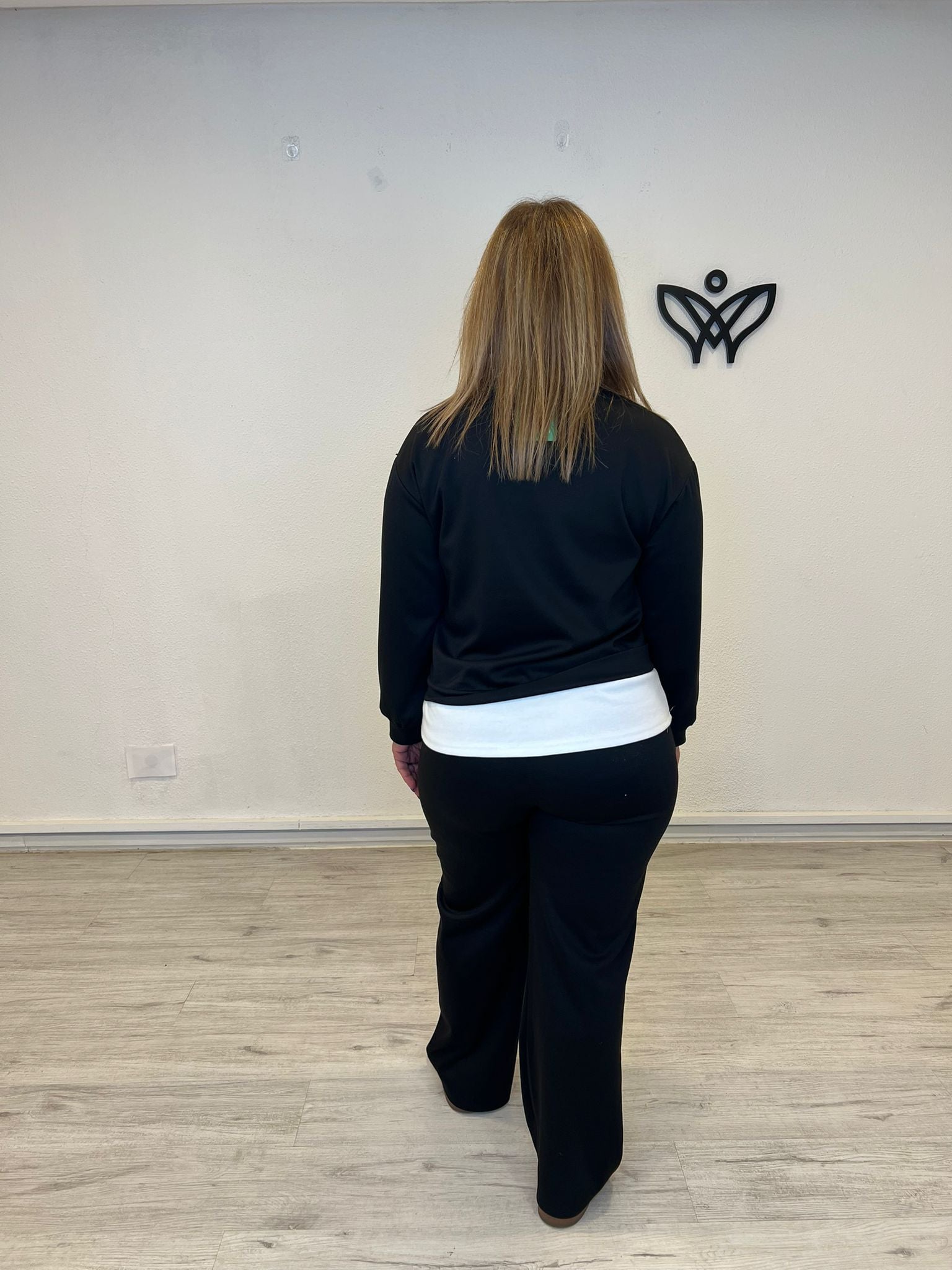 Conjunto algodón pantalón recto y sudadera negra